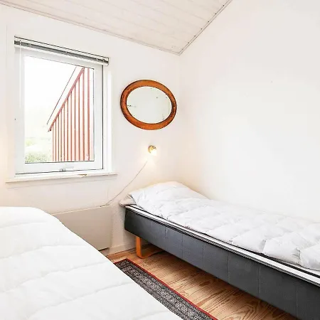 Holiday X Holiday home Humble
